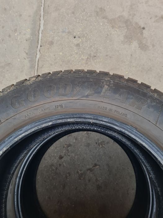 Всесезонни гуми 2 броя GOODYEAR Vector4seasons 235 55 R17 дот 1719