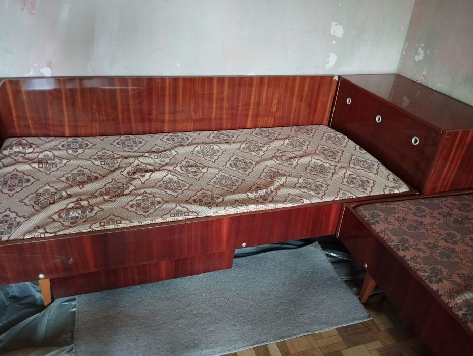 2 ъглови легла и ракла - 35 евро