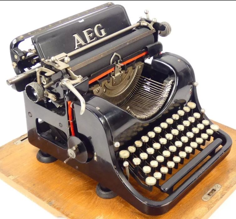 Немска пишеща машина AEG Model 3 от 1923г