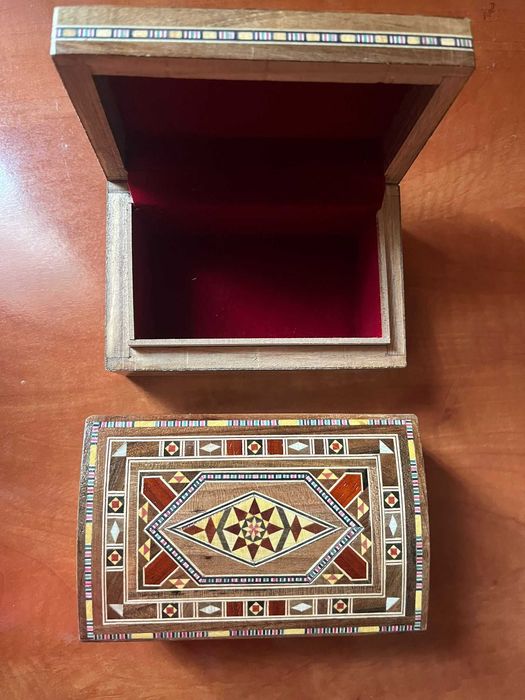 Cutie din lemn de Damasc