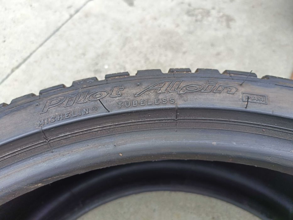 Doua anvelope iarna 265 30 20 michelin pilot alpin pa4 profil 7 mm