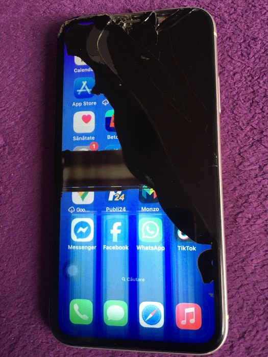 Iphone 11  cum se vede in poza pret 200 lei