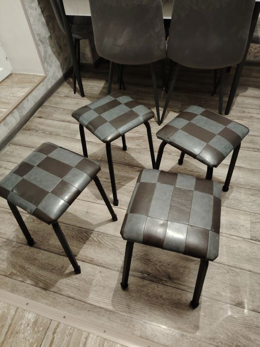 Стол со стульями