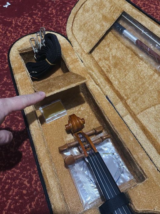 Vând Vioară 3/4 nouă, pachet complet