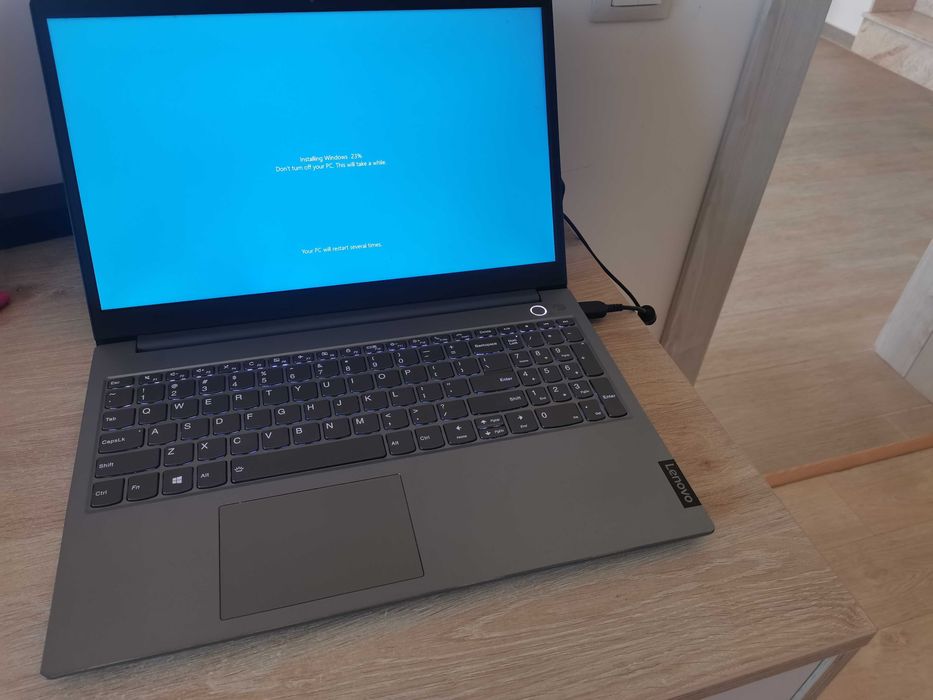 Vand Laptop Lenovo ThinkBook 15.6" Intel i5 10210U 8GB RAM SSD 512GB stare foarte buna