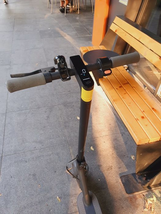 Vand Trotineta electrica noua Xiaomi M365 25km/h + încărcător