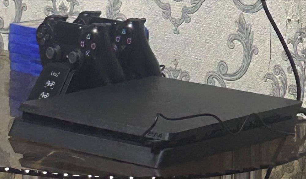 Приставка PS4 на гарантии