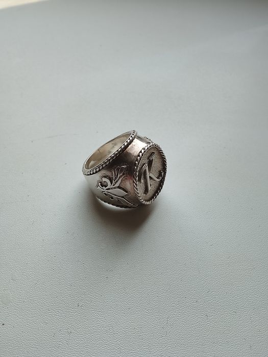 Продам серебряный перстень, отличного качества.