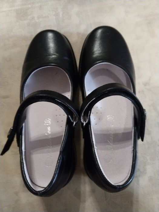 Продам туфли для девочки