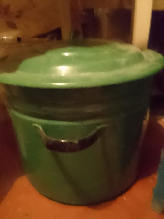 Кастрюли разные продам