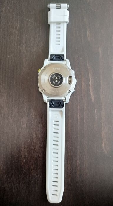 Garmin Epix Gen 2 White Titanium/Sapphire 47mm

Часовника е в много добро състояние, към него има резервна каишка, оригинално зарядно

Всичко работи н