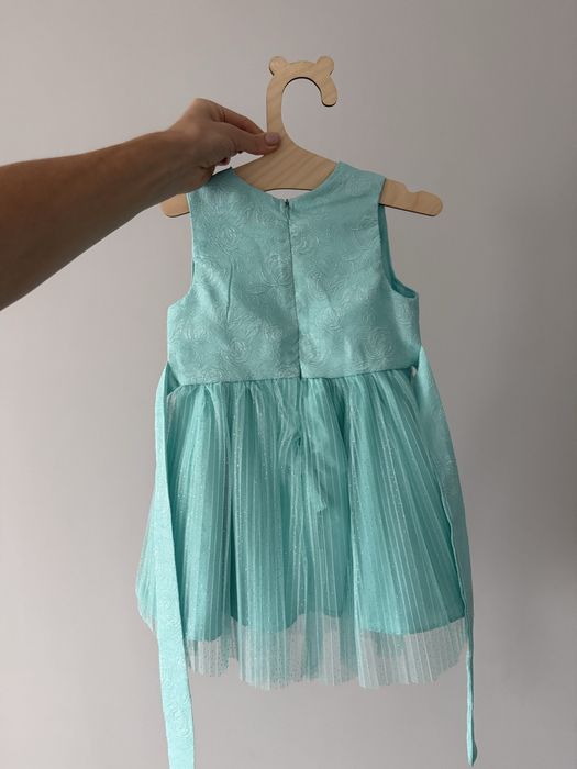 Платье для девочки праздничное