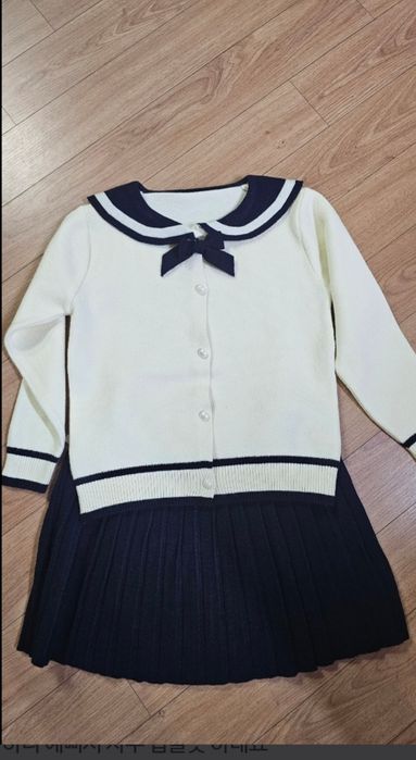 Продам новый костюм для школы.