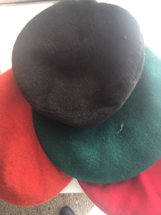 Баретка баретки зелени червени