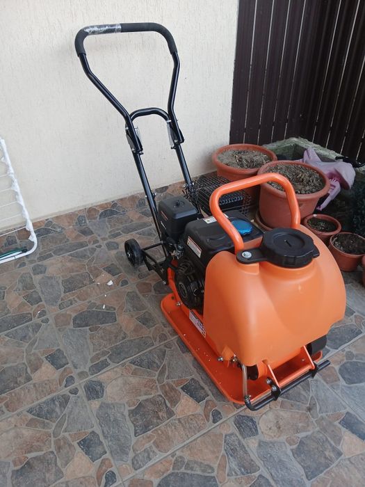 Vând placă compactoare