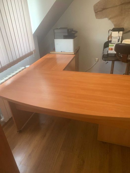 Голямо дървено Бюро