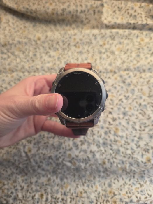 Garmin Fenix 8 51mm AMOLED Sapphire Bare Titanium Black с Chestnut кож