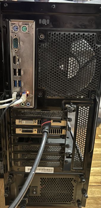 Pc intel i5 4690k, 16gb ram, Nvidia GTX 970, ssd 120gb, hdd 1tb.