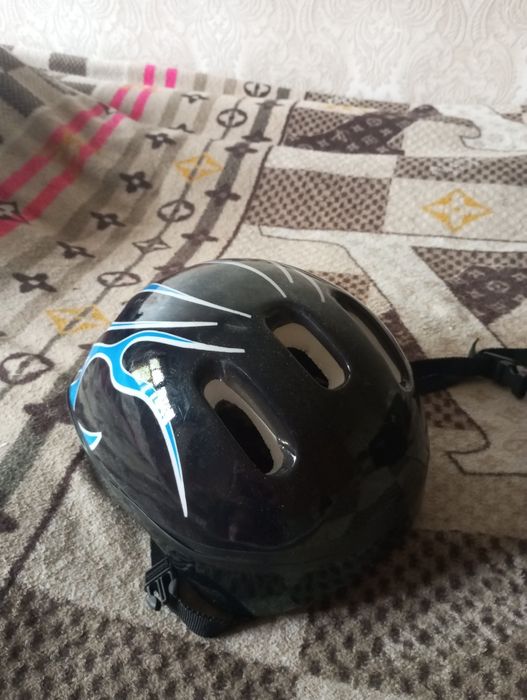 Защитный шлем продам