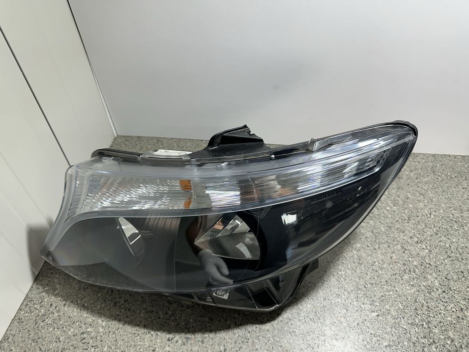 Far stanga Mercedes Vito W447