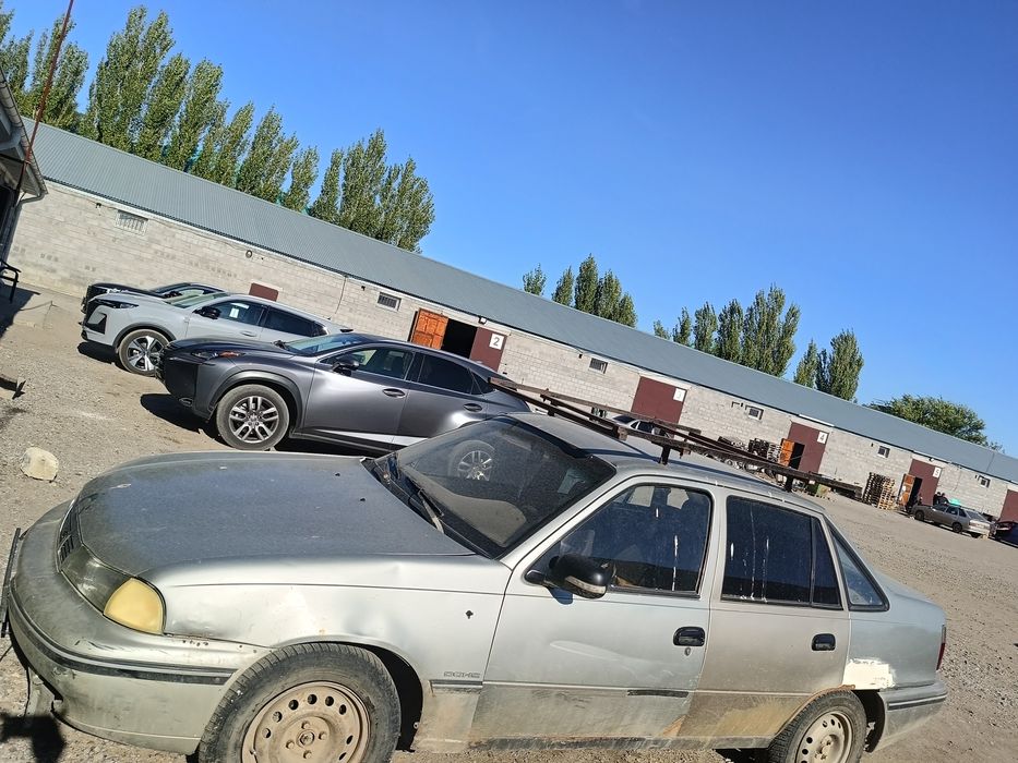 Автомобиль деу нексия