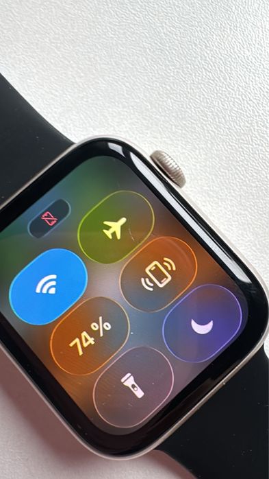 Продам apple watch se 2nd gen 44mm