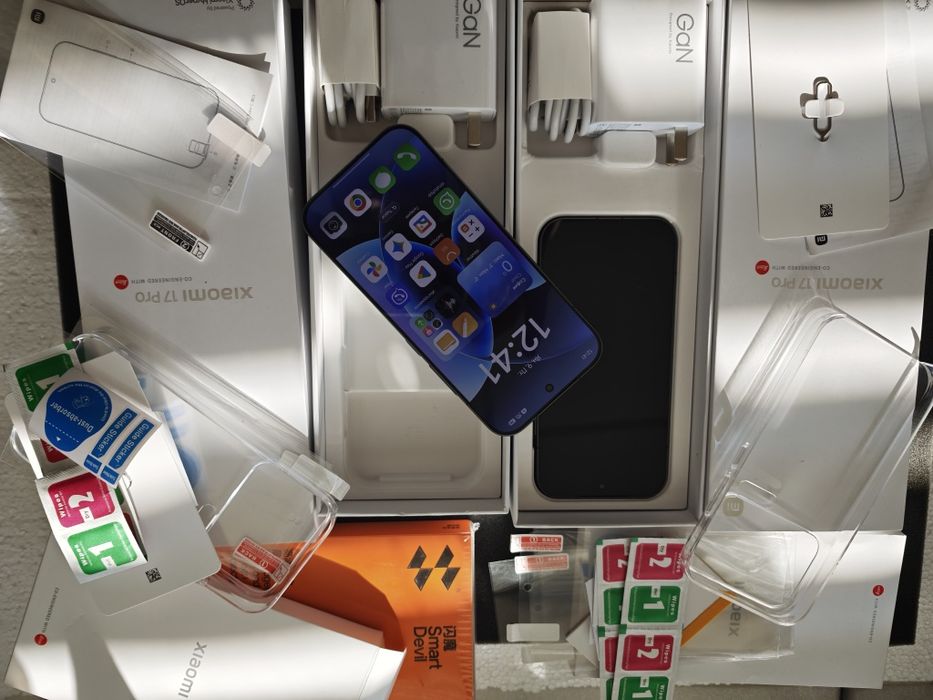 Чисто нови  Xiaomi 17 PRO  Max Black 16/512GB с двоен селфи дисплей