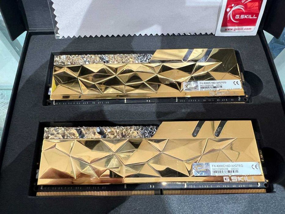 G.SKILL Trident Z Royal Elite Gold ARGB DDR4 32GB (16GB x2 4000Mhz)