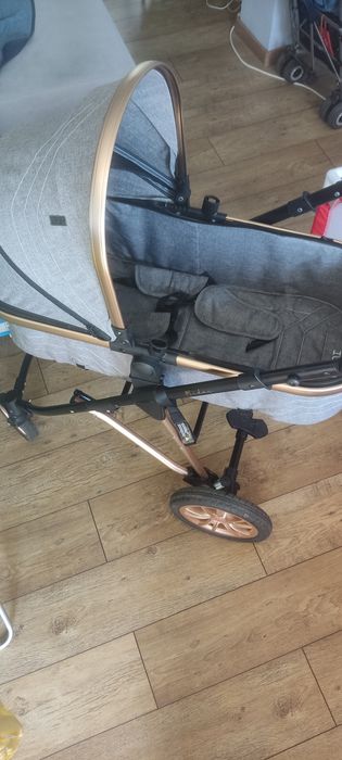 Бебешка количка Moni