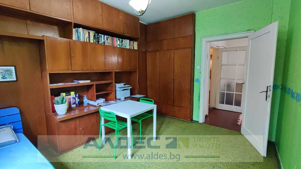 Дава се под наем Тристаен апартамент в София, Център - 103 кв.м за 900 € - Снимка #1