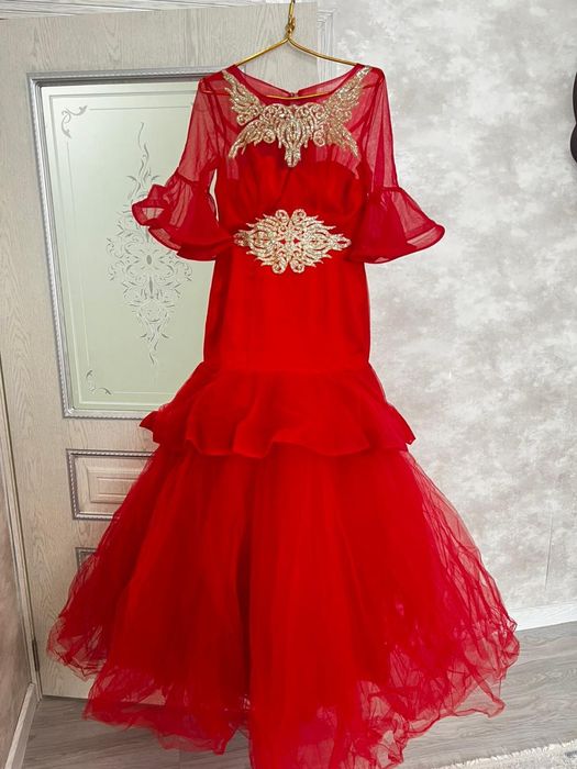 Платья праздничный