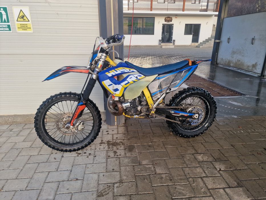 Vând/schimb   cu  moto de stradă husaberg(ktm) 300 2t cu act