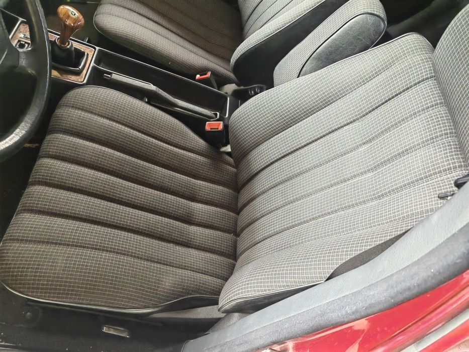 Мерцедес 190 2.5 дизел 1993 година