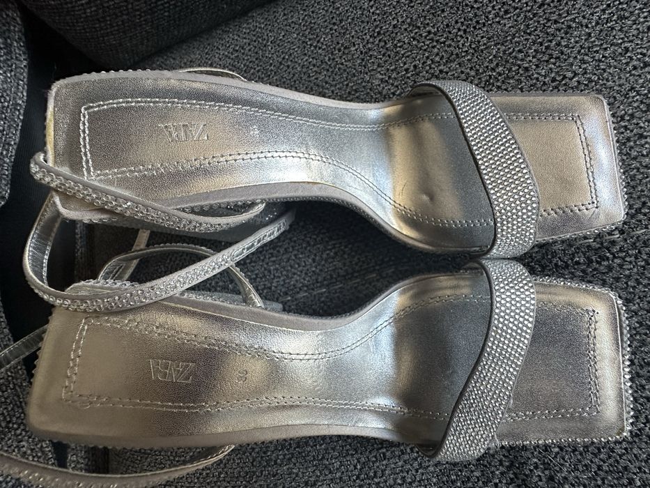 Сандали висок ток ZARA