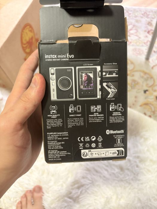 Продам instax mini evo