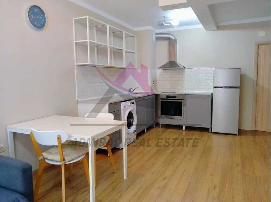 Атрактивен двустаен -Бриз