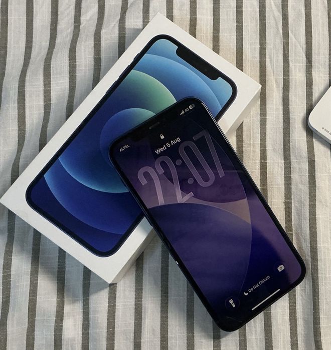 Продам Iphone 12