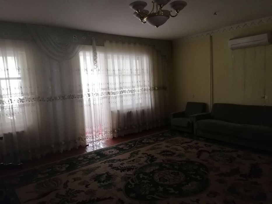 Термиз Ховли уй Коттедж уй. 8 хона шахар маркази