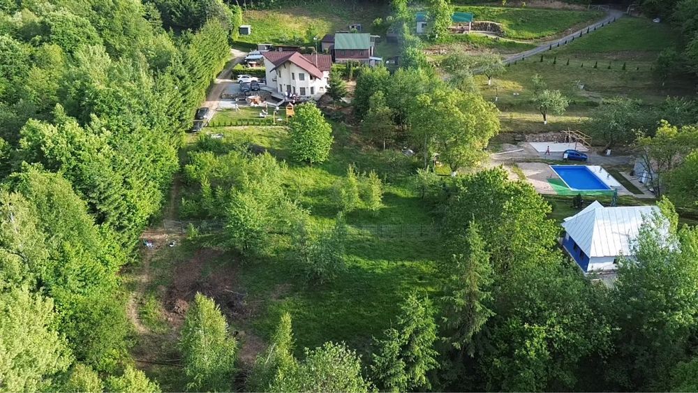 Cabana pentru inchiriat la munte cu acces la piscina