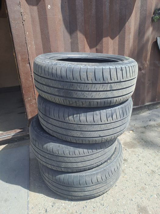 Продам шины на 215/55/17