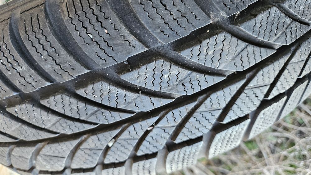 2бр гуми 195 65 15 максис