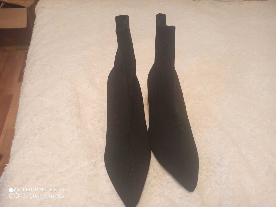 Продам стильные ботильоны на высоком каблуке