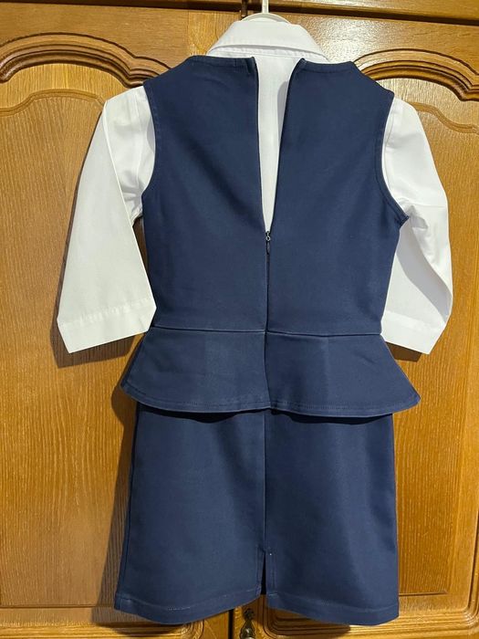 Продам школьную одежду для девочки.