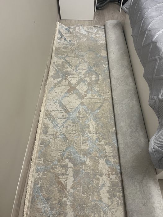 Продам ковер 2.5-4 метра