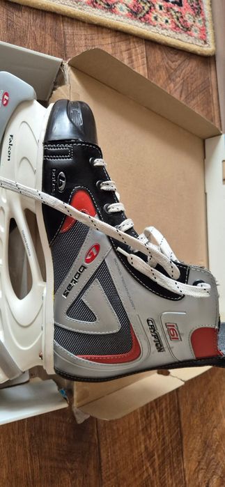 Хоккейные коньки