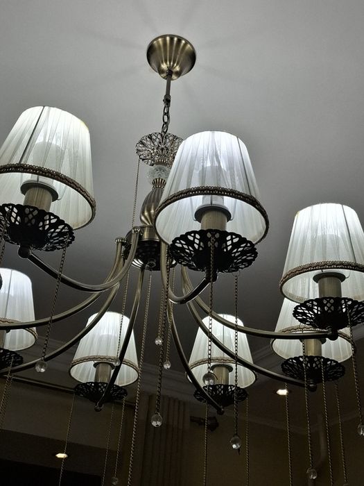 Красивая люстра 8 рожковая