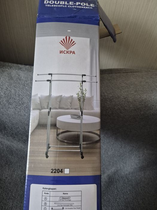 Вешалка для одежды и обуви.