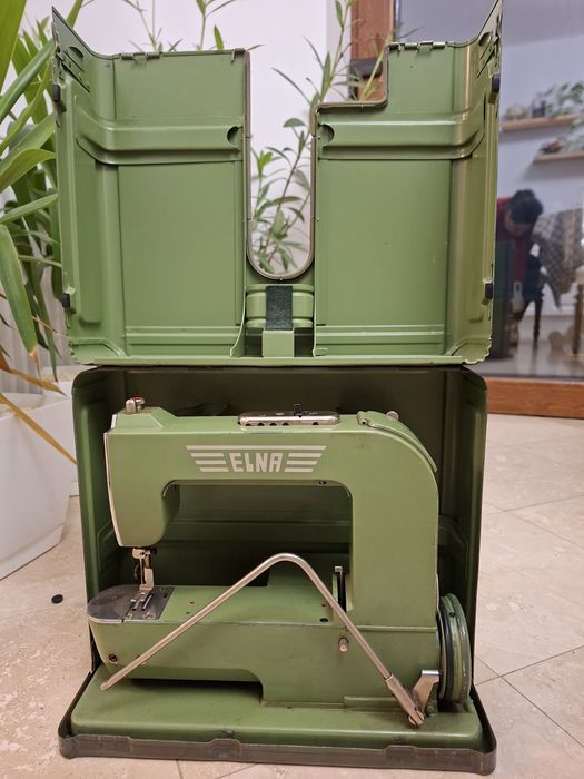 Mașina de cusut vintage Elna