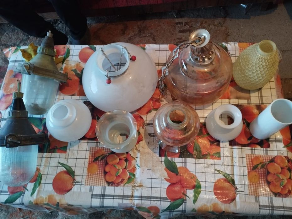 Плафон продам разный.