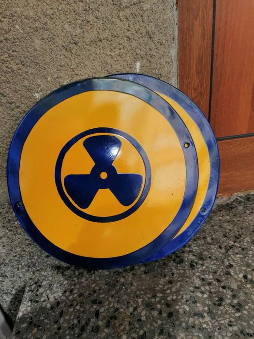 Метални указателни табели